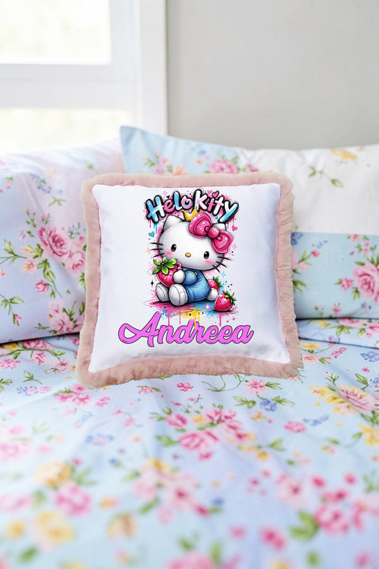 Pernă Decorativă Personalizată „Hello Kitty” cu Puf Roz – 40x40 cm