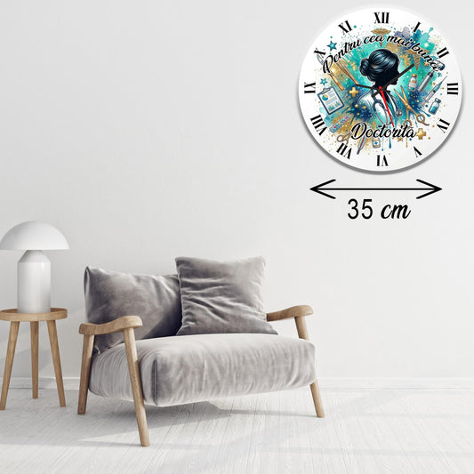 Ceas de Perete Decorativ "Pentru Cea Mai Bună Doctoriță", Diametru 35 cm, Material MDF, Design Premium cu Accente Aurii și Elemente Medicale
