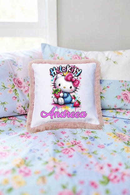 Pernă Decorativă Personalizată „Hello Kitty” cu Puf Roz – 40x40 cm