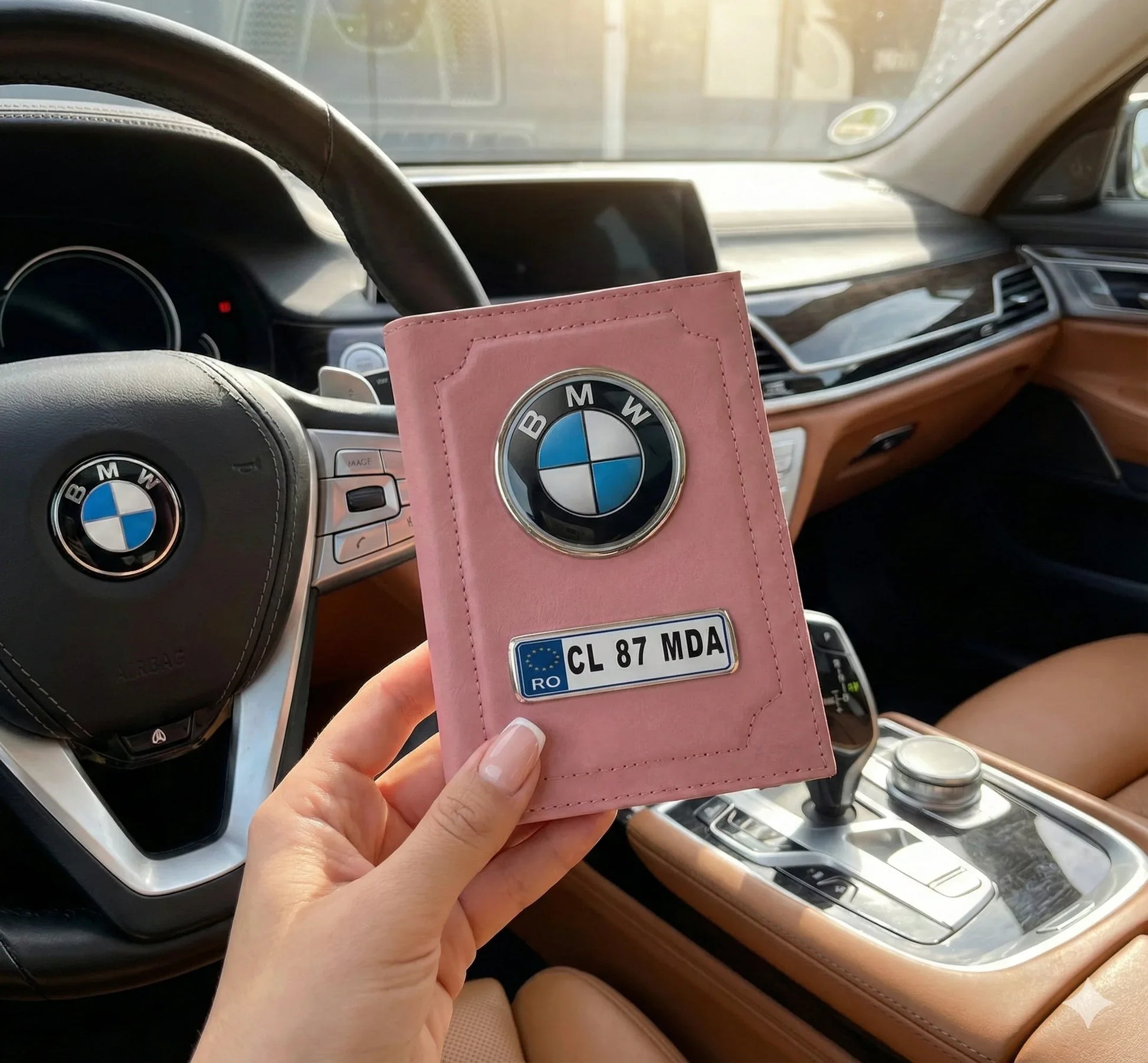 Portofel Acte Auto Personalizat BMW, Roz – Organizator Documente cu Număr de Înmatriculare și Logo Metalic - Tete Print