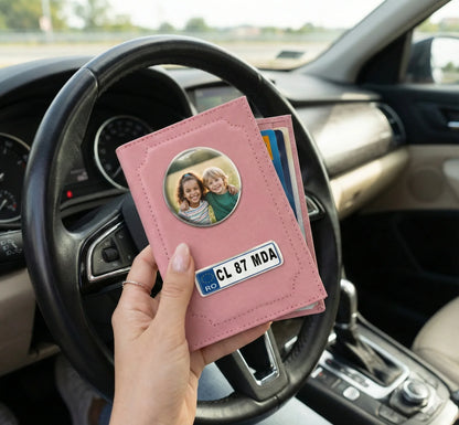 Portofel Documente Auto Personalizat – Roz – cu Fotografie și Număr de Înmatriculare - Tete Print
