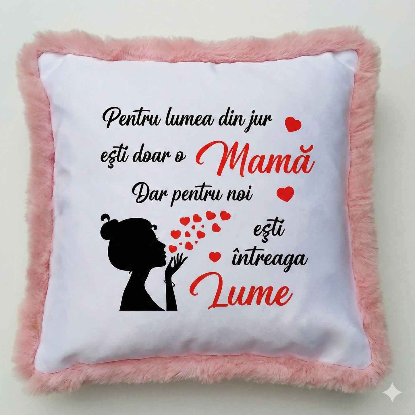 Pernă Decorativă "Ești Întreaga Lume" - Cadoul Perfect pentru Mama Ta