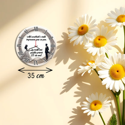 Ceas de Perete Cadou Nunta de Argint, Diametru 35 cm, Mesaj Personalizat "25 de ani", Mecanism Silențios, Grosime 6 mm