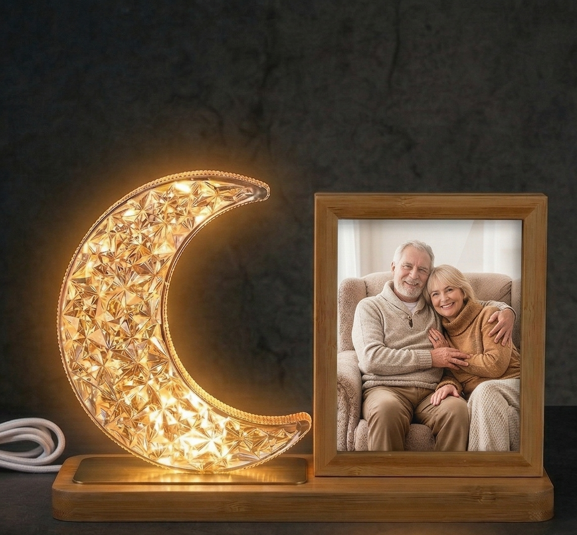 Lampă LED Semilună Personalizată cu Ramă Foto din Lemn – Cadou Decorativ "Lumina Amintirilor"