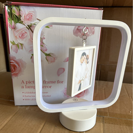 Ramă Foto LED Suspendată „Magic Moments” – Lampă Decorativă cu Design Pătrat și Alimentare USB