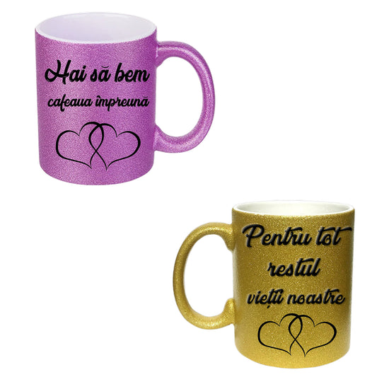 Set 2 Căni pentru Cuplu cu Sclipici (Glitter), Mesaj Romantic „Hai să bem cafeaua împreună / Pentru tot restul vieții noastre”, Mov și Auriu